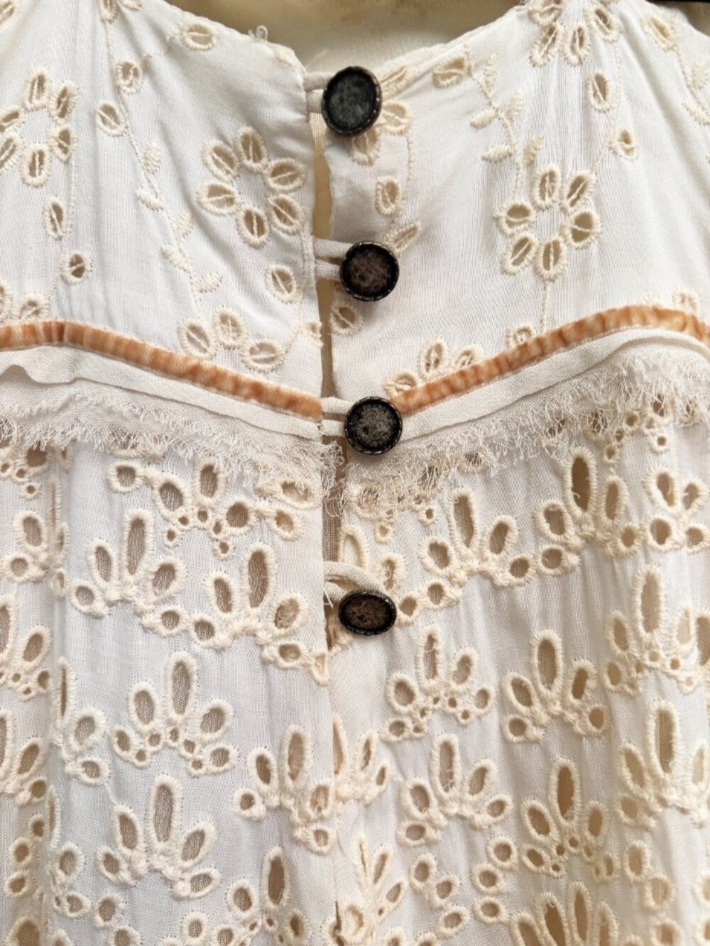 Zara girls cream colored eyelet graduation dress in size 12-13 year old - Picture 6 of 9